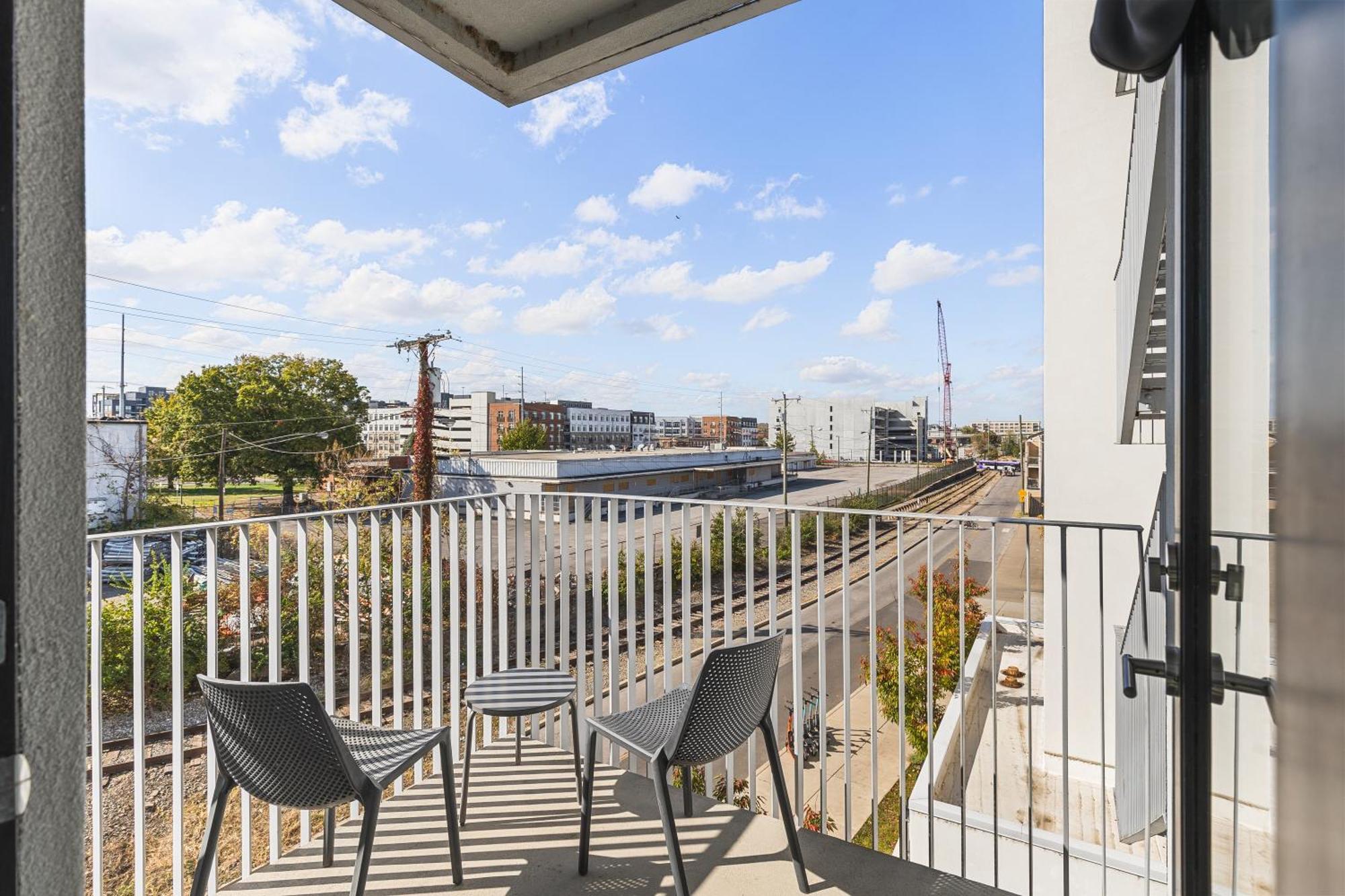 Luxury On The River 4 Beds 2.5 Bath, Walk To Downtown Lejlighed Nashville Eksteriør billede